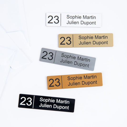 Plaque Adhésive Gravée avec Numéro – Personnalisable pour Boîte aux Lettres