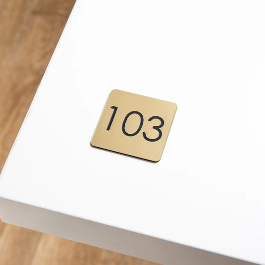 Numéro de Table Carré - Style Moderne - Gravé UNISIGN