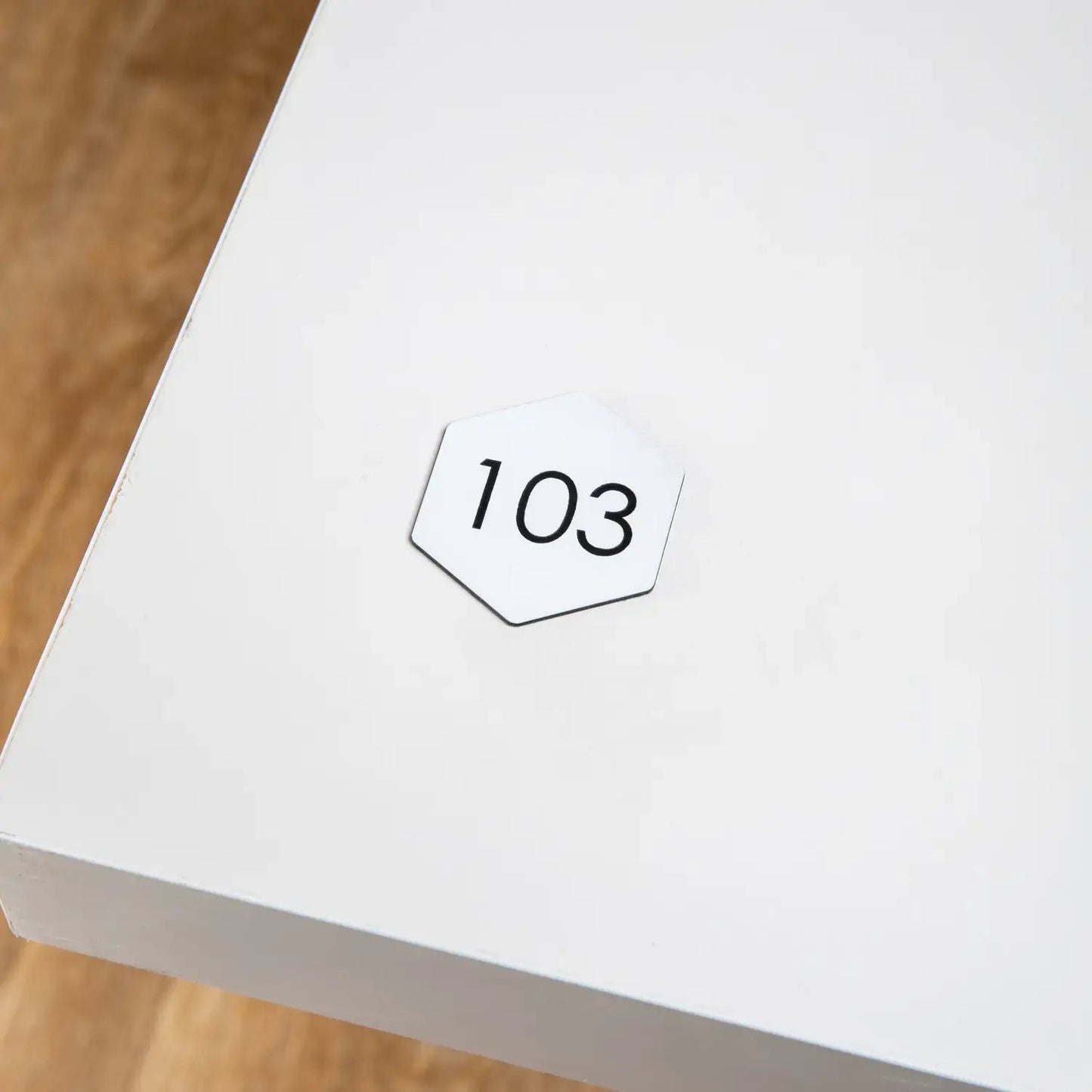 Numéro de Table - Hexagonal - Gravé UNISIGN
