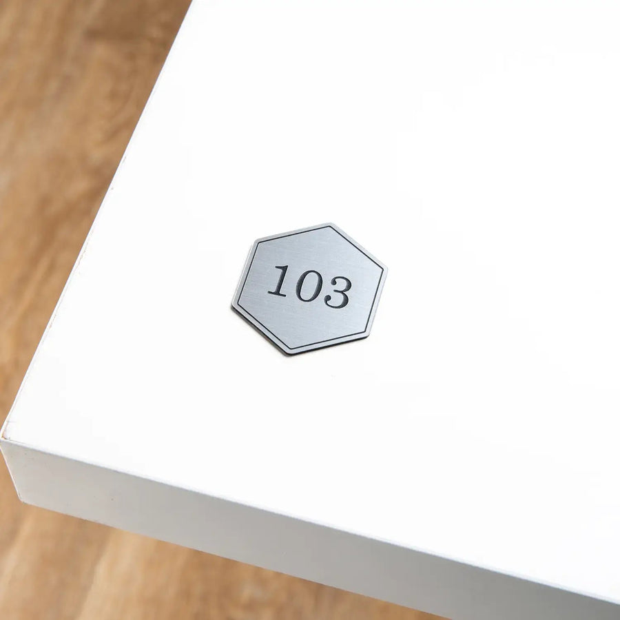 Numéro de Table - Hexagonal - Style Vintage - Gravé UNISIGN