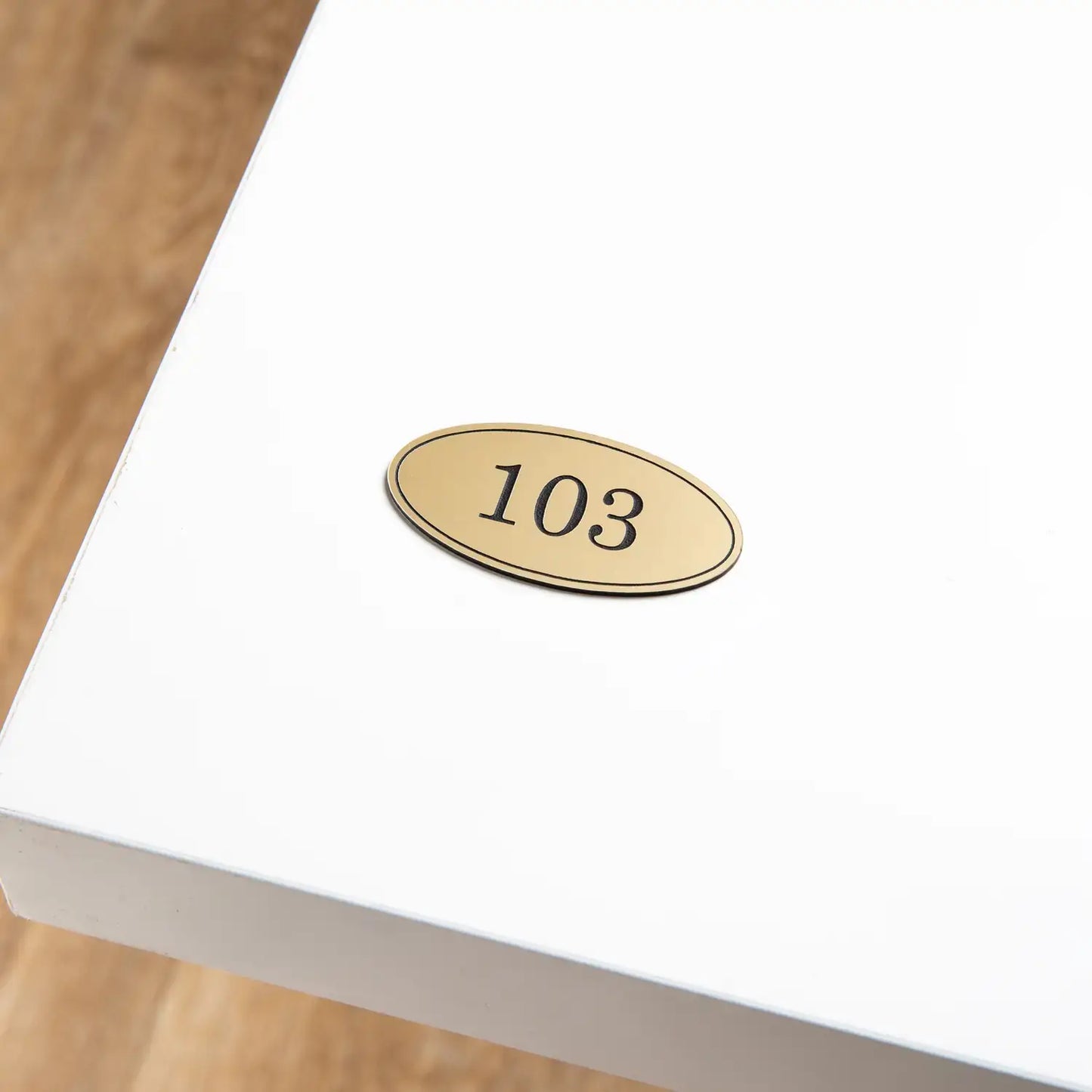 Oval table number - Engraved plaque (2.5 x 4 cm - )