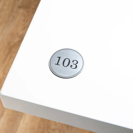Numéro de Table - Rond - Gravé - Moderne UNISIGN