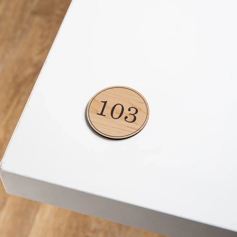 Numéro de Table - Rond - Gravé - Moderne UNISIGN