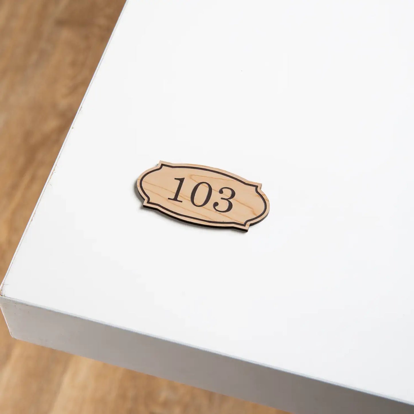 Oval table number - Engraved plaque (2.5 x 4 cm - )