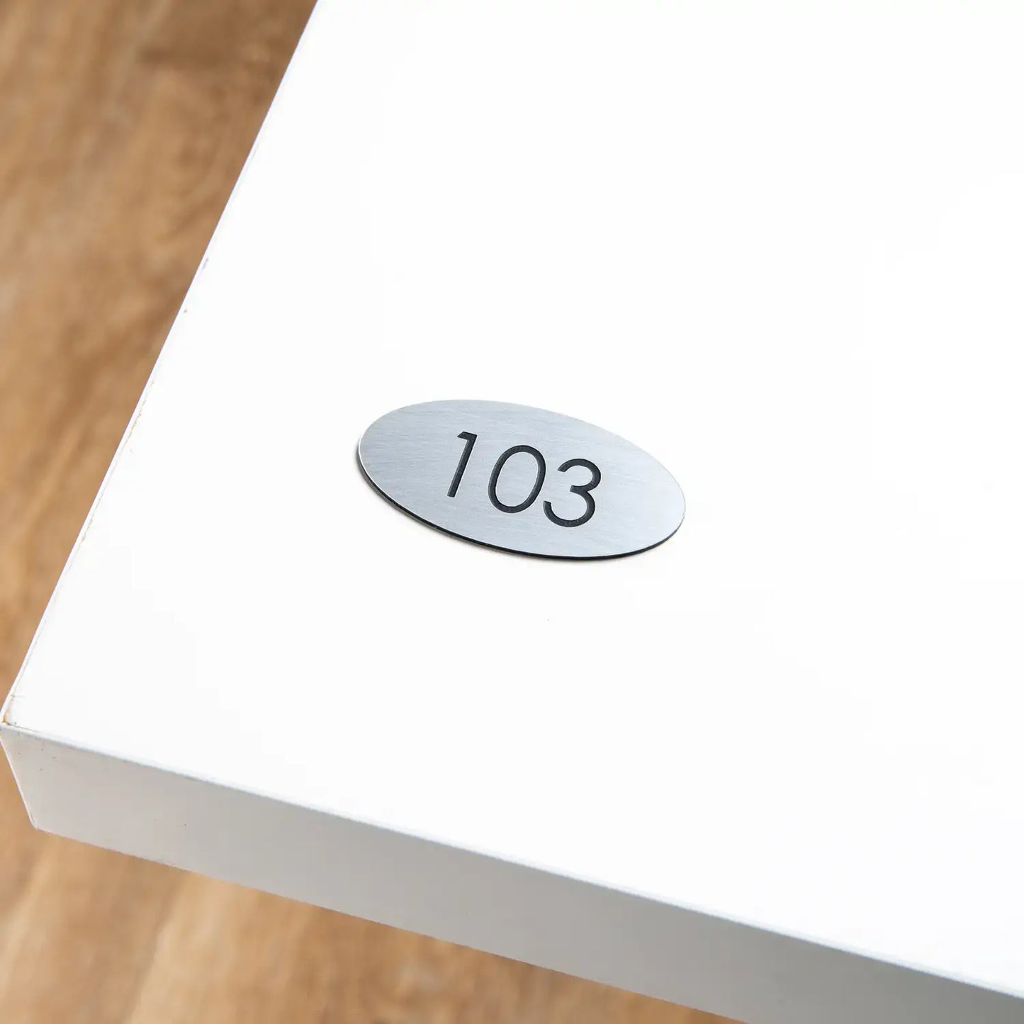 Oval table number - Engraved plaque (2.5 x 4 cm - )