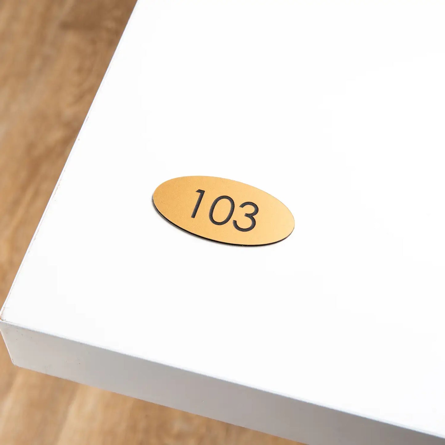 Oval table number - Engraved plaque (2.5 x 4 cm - )