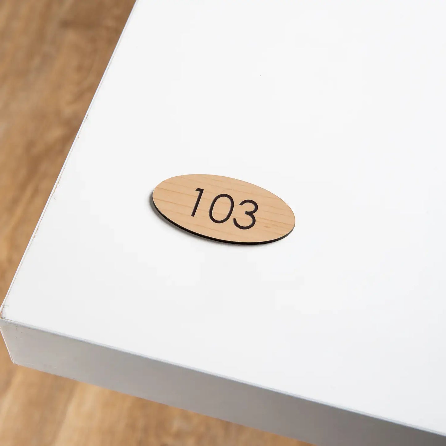 Oval table number - Engraved plaque (2.5 x 4 cm - )