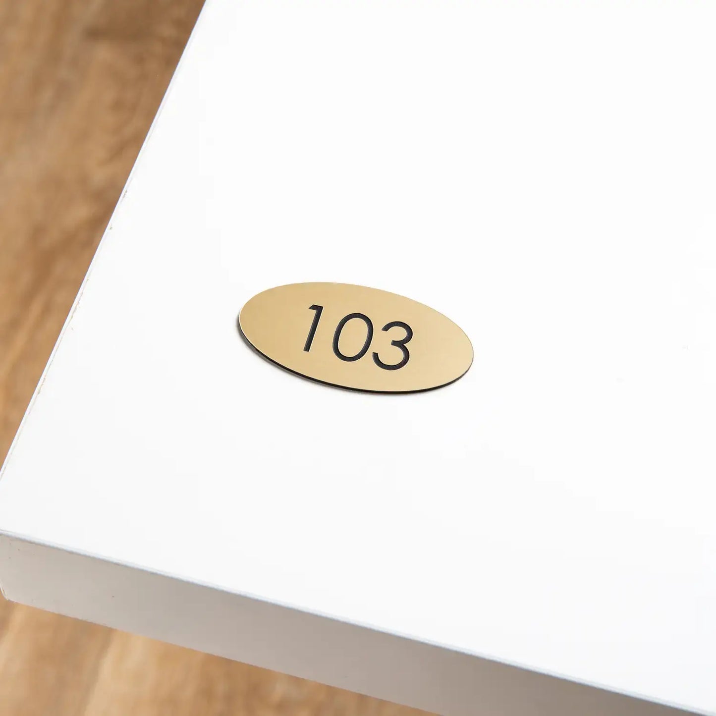 Oval table number - Engraved plaque (2.5 x 4 cm - )