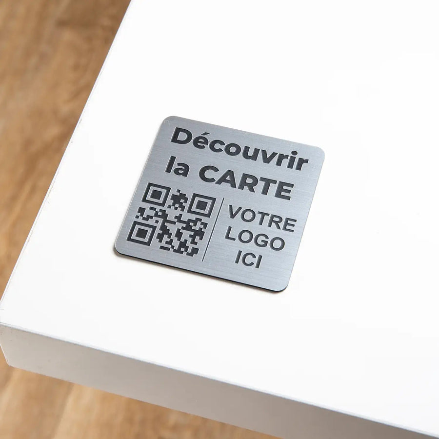 Plaque QR Code carrée gravée avec logo personnalisé UNISIGN