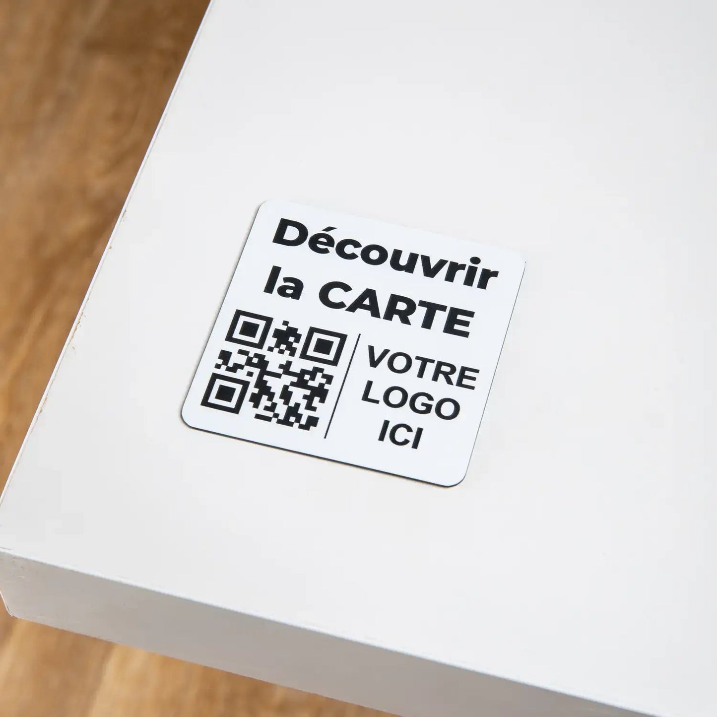 Plaque QR Code carrée gravée avec logo personnalisé UNISIGN