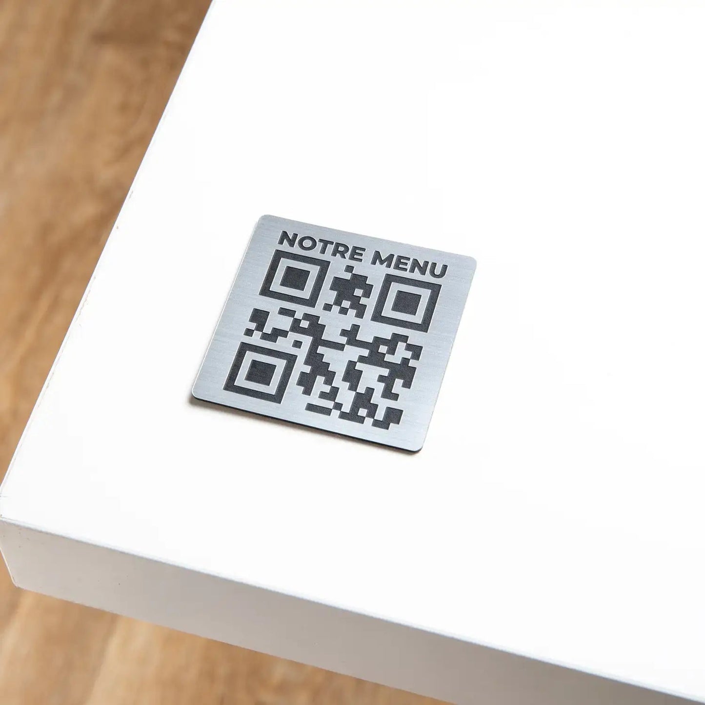 Plaque QR code gravée Carré avec phrase UNISIGN