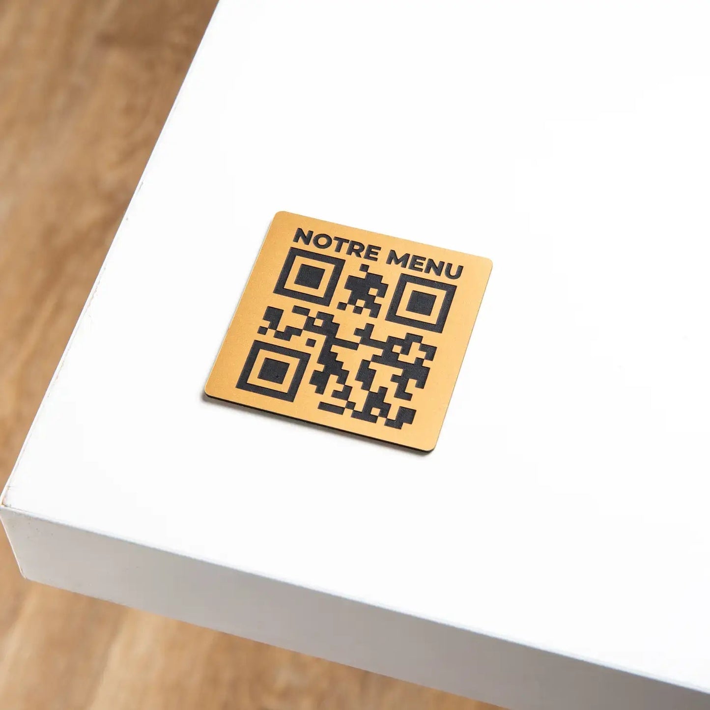 Plaque QR code gravée Carré avec phrase UNISIGN