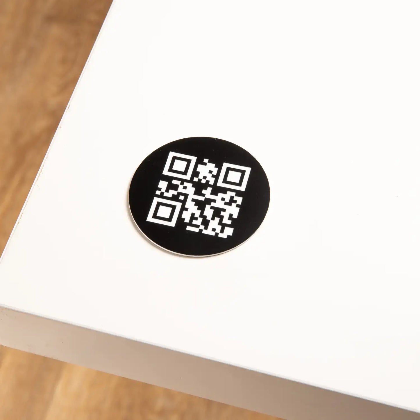 Engraved round QR code plate