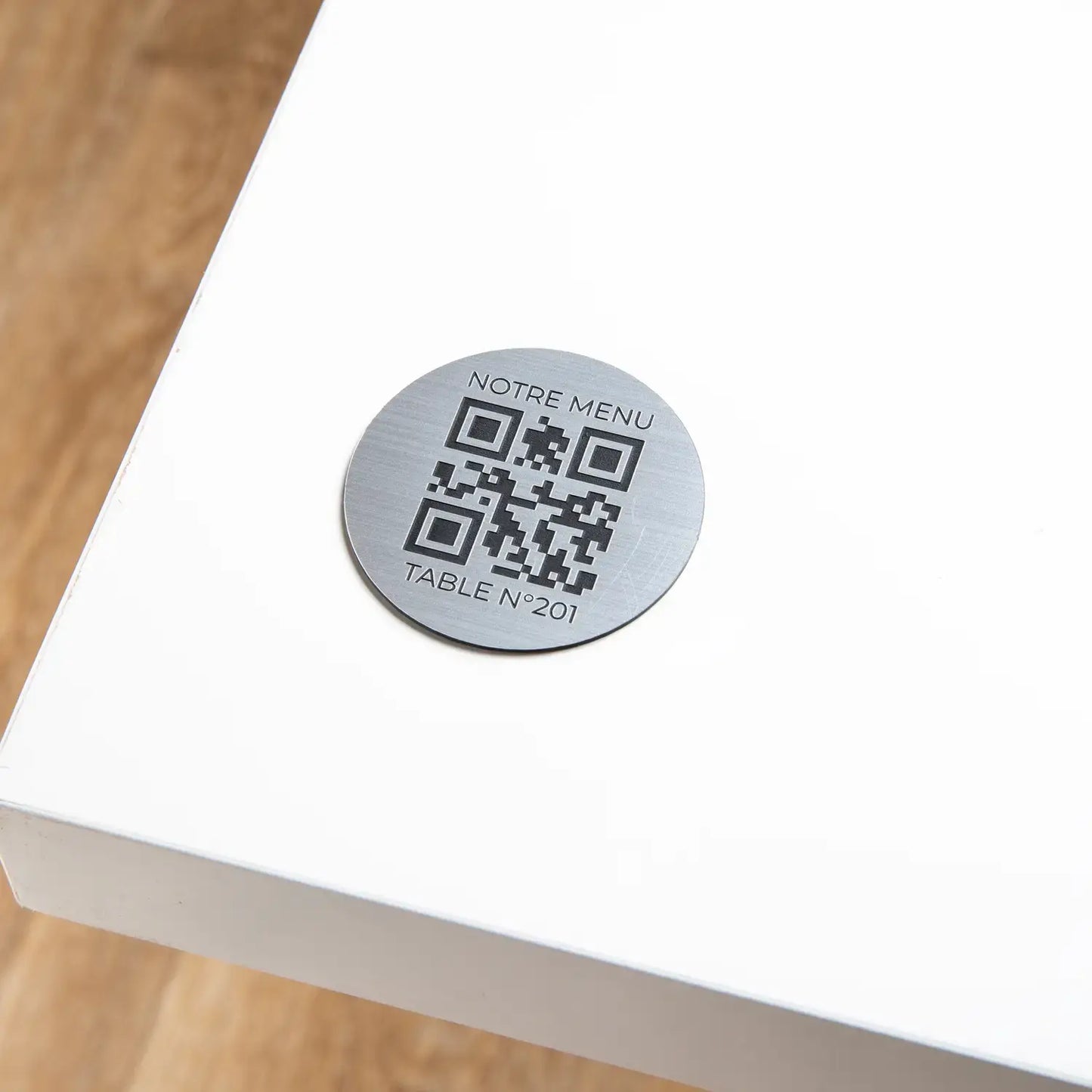 Round engraved QR code plate + Number