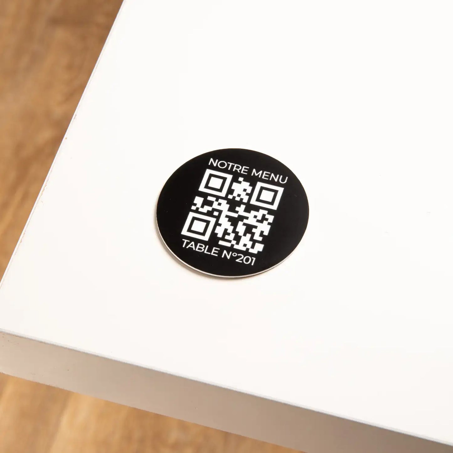 Round engraved QR code plate + Number