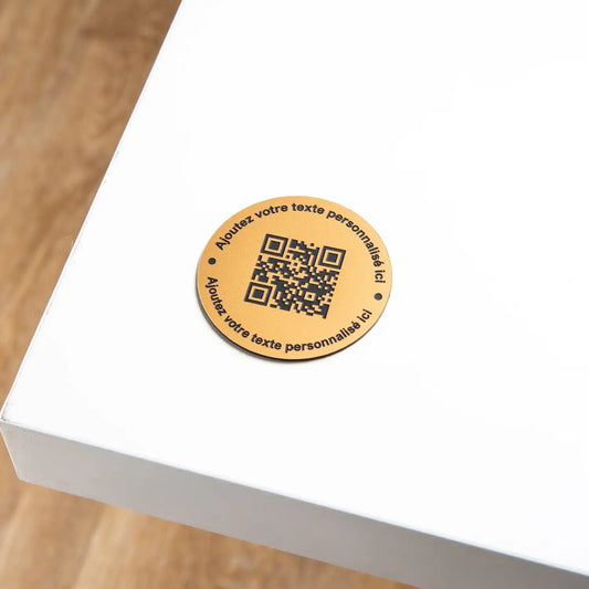 Round QR code plate with phrase