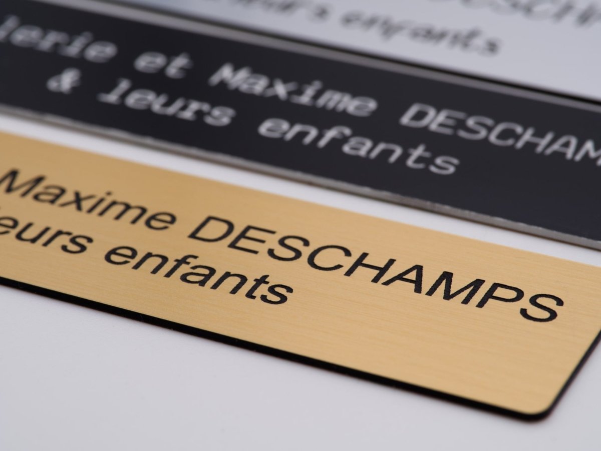 Plaque Adhésive Gravée avec Numéro – Personnalisable pour Boîte aux Lettres - Unisign
