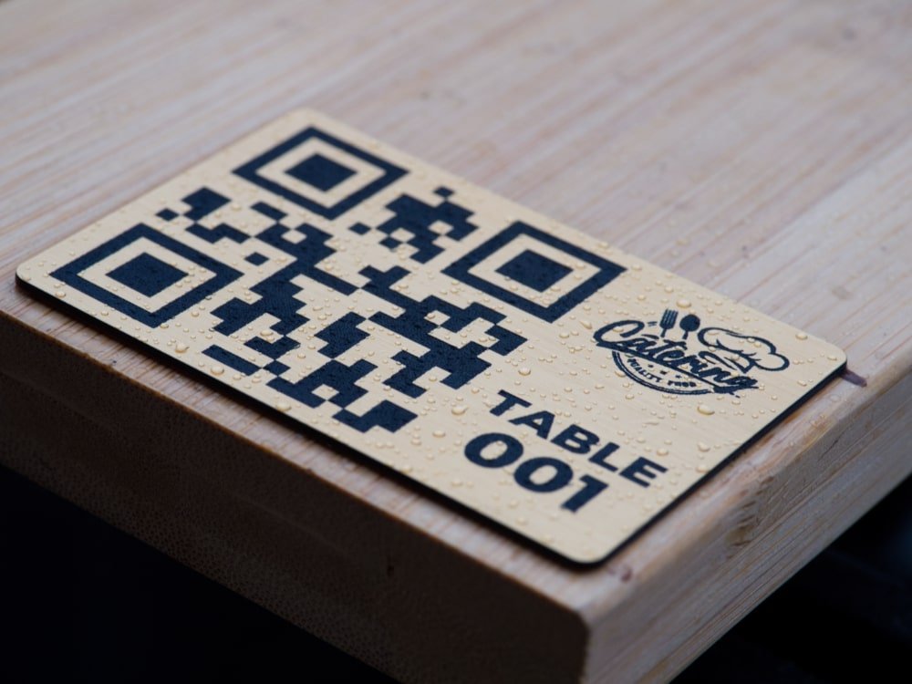 Pourquoi les plaques QR code gravées en plastique valent-elles le coût supplémentaire ? - Unisign