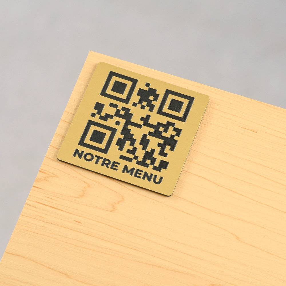 Engraved QR code plate Square with phrase at the bottom