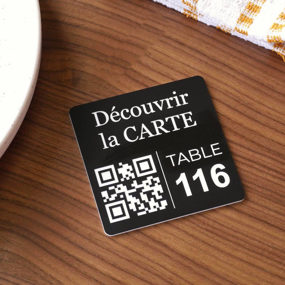 Plaque Qr code avec logo à poser sur table noire