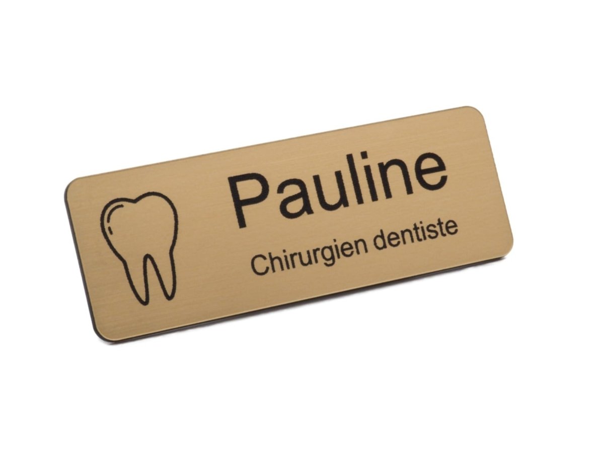 Badge Dentiste Personnalisé en Plastique Doré Gravé au Laser - Unisign