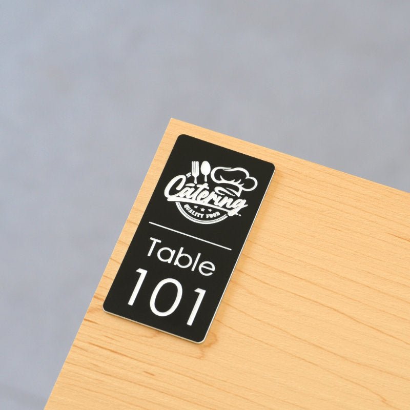 Numéro de Table + Votre Logo (2 x 4 cm) - Unisign