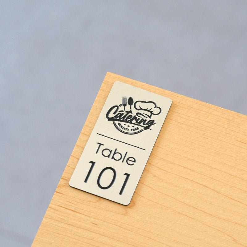 Numéro de Table + Votre Logo (2 x 4 cm) - Unisign