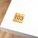 Numéro de Table Carré - Style Moderne - Gravé UNISIGN