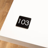 Numéro de Table Carré - Style Moderne - Gravé UNISIGN