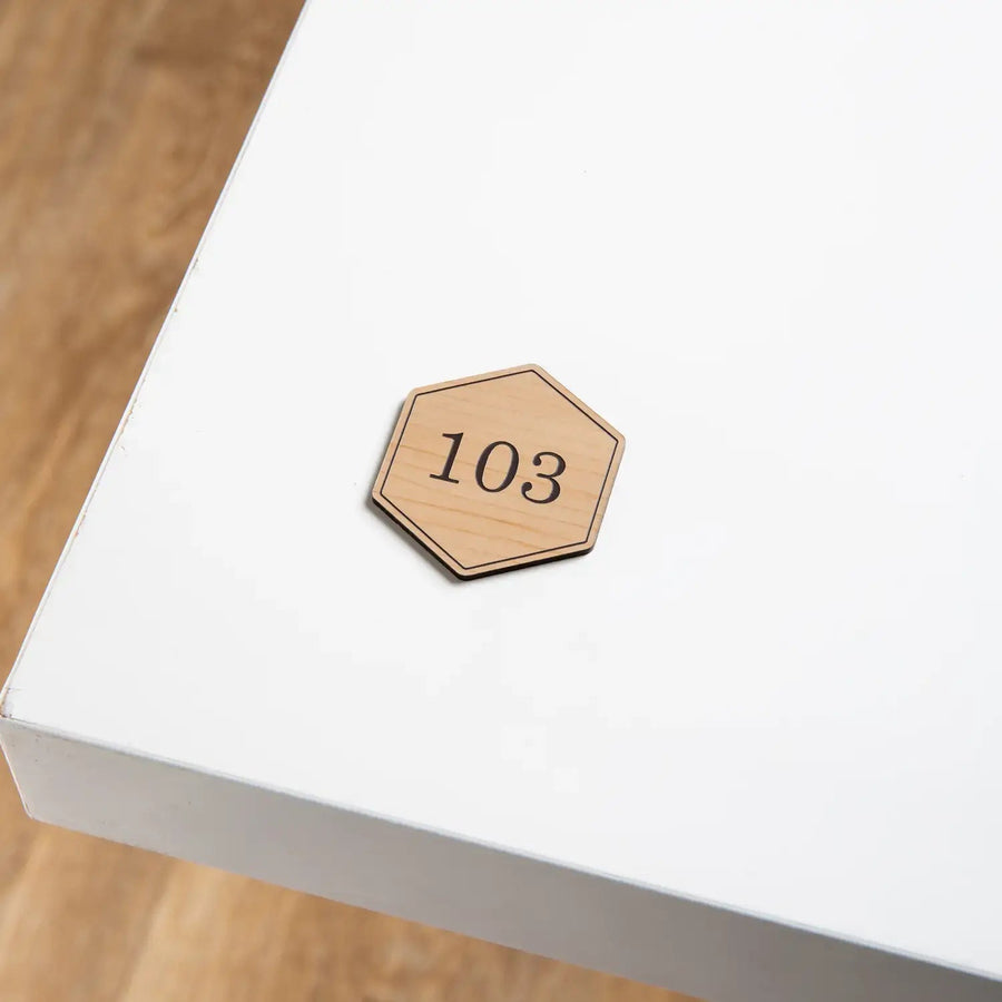 Numéro de Table - Hexagonal - Style Vintage - Gravé UNISIGN