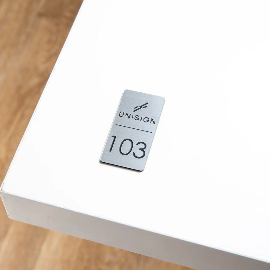 Numéro de Table + Votre Logo UNISIGN