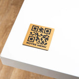 Plaque QR Code gravée carrée avec phrase personnalisée UNISIGN