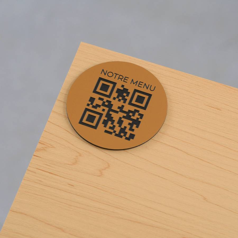 Plaque QR code gravée ronde avec phrase en haut - Unisign