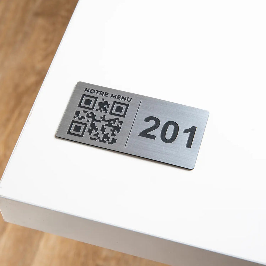 Plaque QR code Rectangle + Numéro (4 x 8 cm) UNISIGN