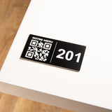 Plaque QR code Rectangle + Numéro (4 x 8 cm) UNISIGN
