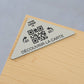 Plaque QR code triangle gravée + Logo - Dimension 10 x 5 cm - Unisign