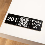 Plaque QR code Rectangle + Logo + Numéro ( 4 x 12 cm) UNISIGN