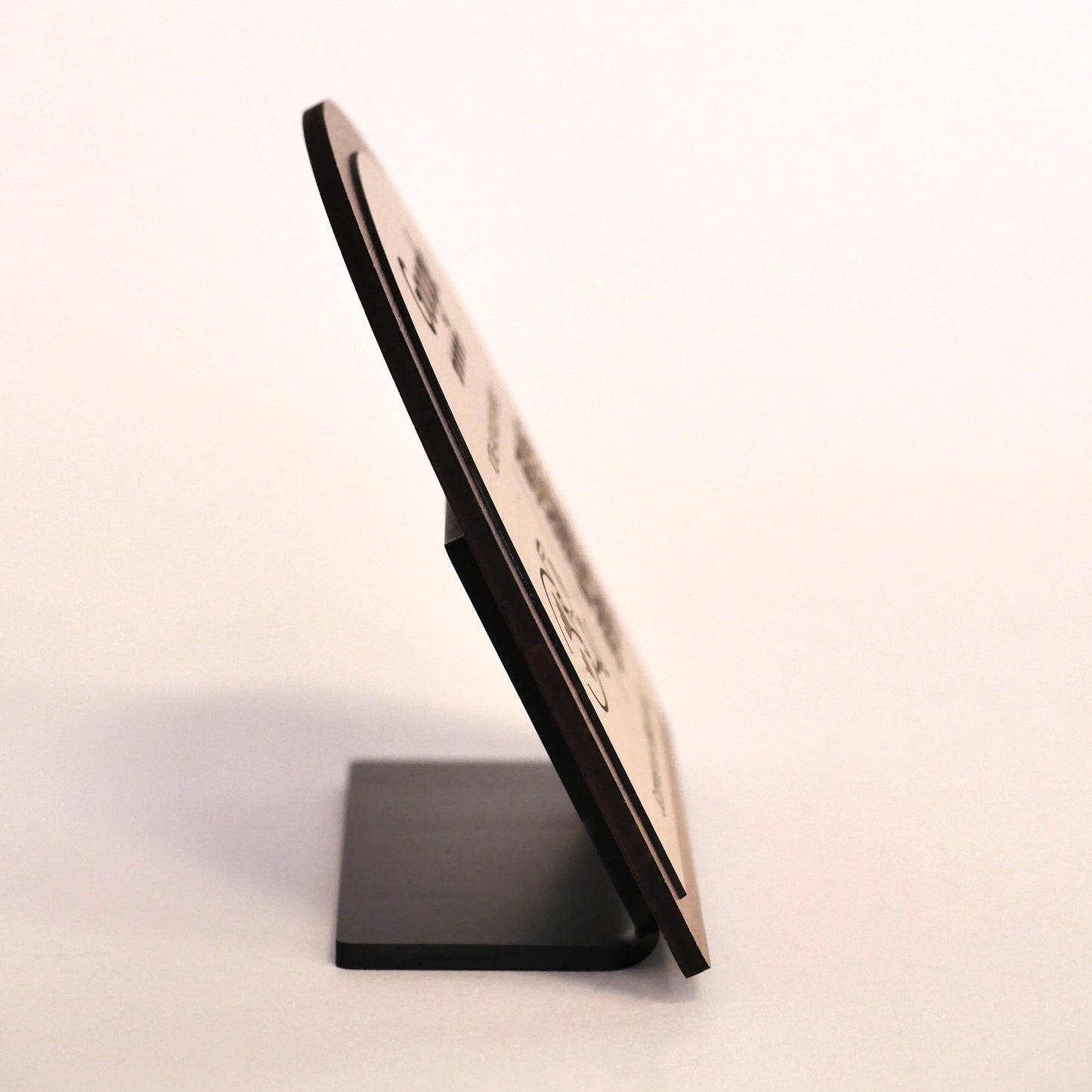 Modern Support - Engraved QR Code to put on a table - Logo + QR code