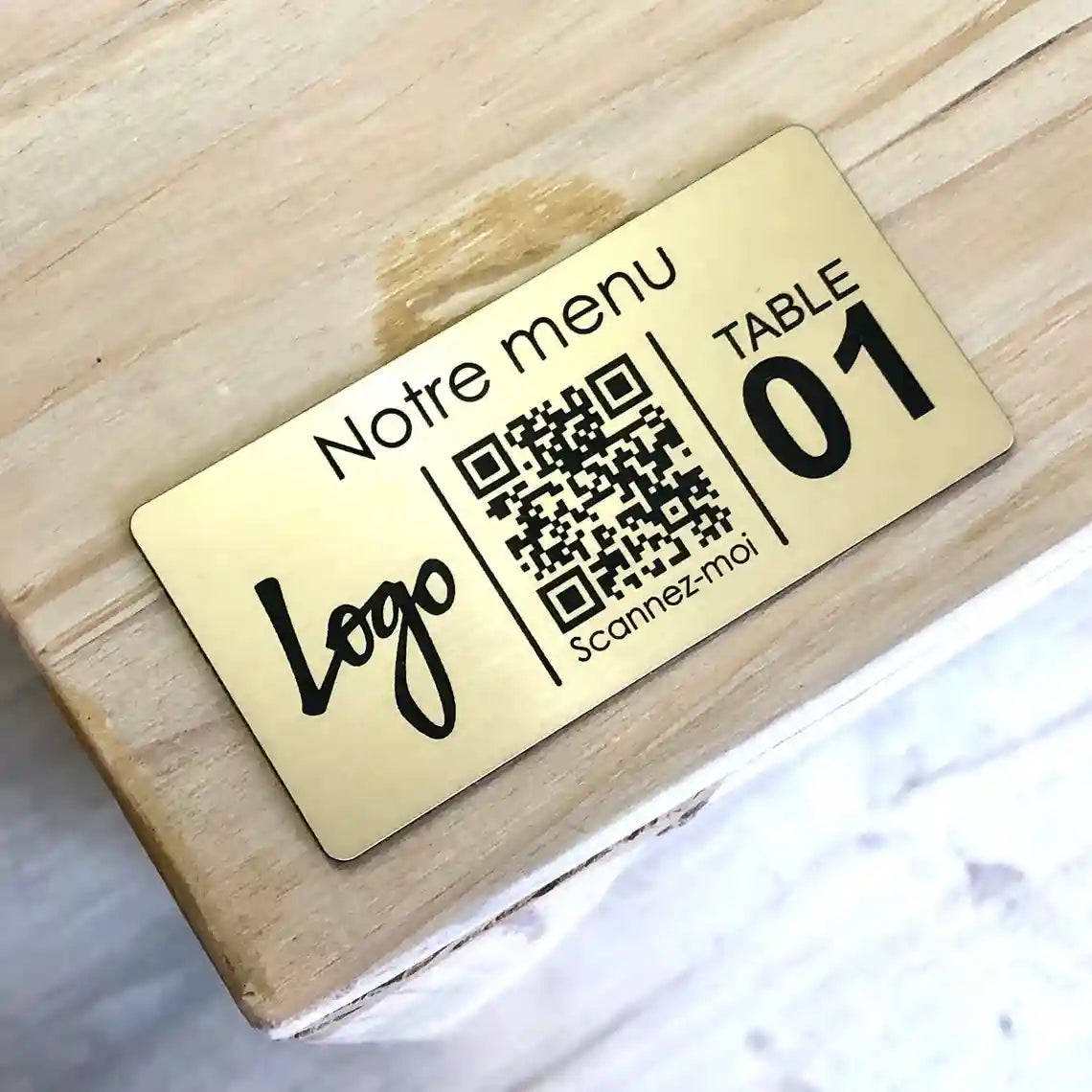 plaque Qr code avec adhésif gravée couleur dorée 